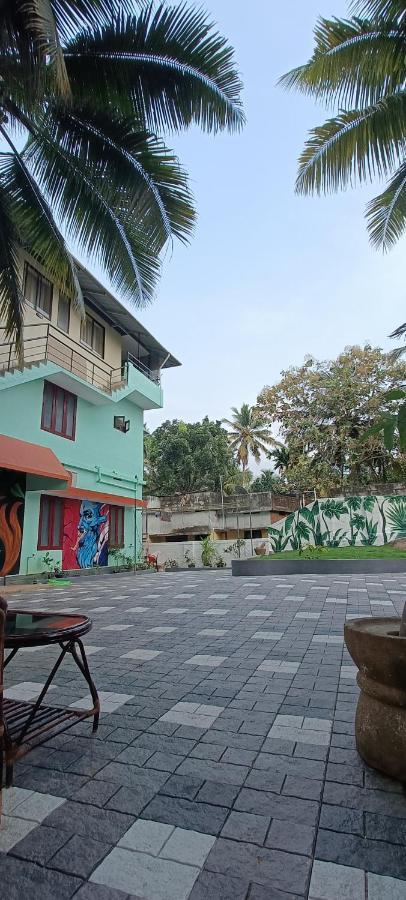 The Banyan Hut Appartement Thiruvananthapuram Buitenkant foto