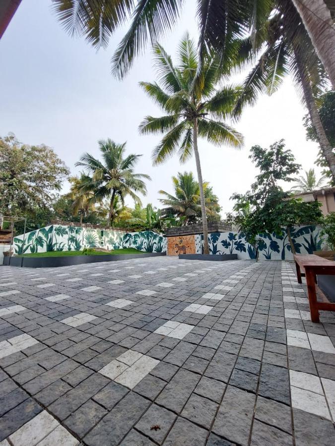 The Banyan Hut Appartement Thiruvananthapuram Buitenkant foto